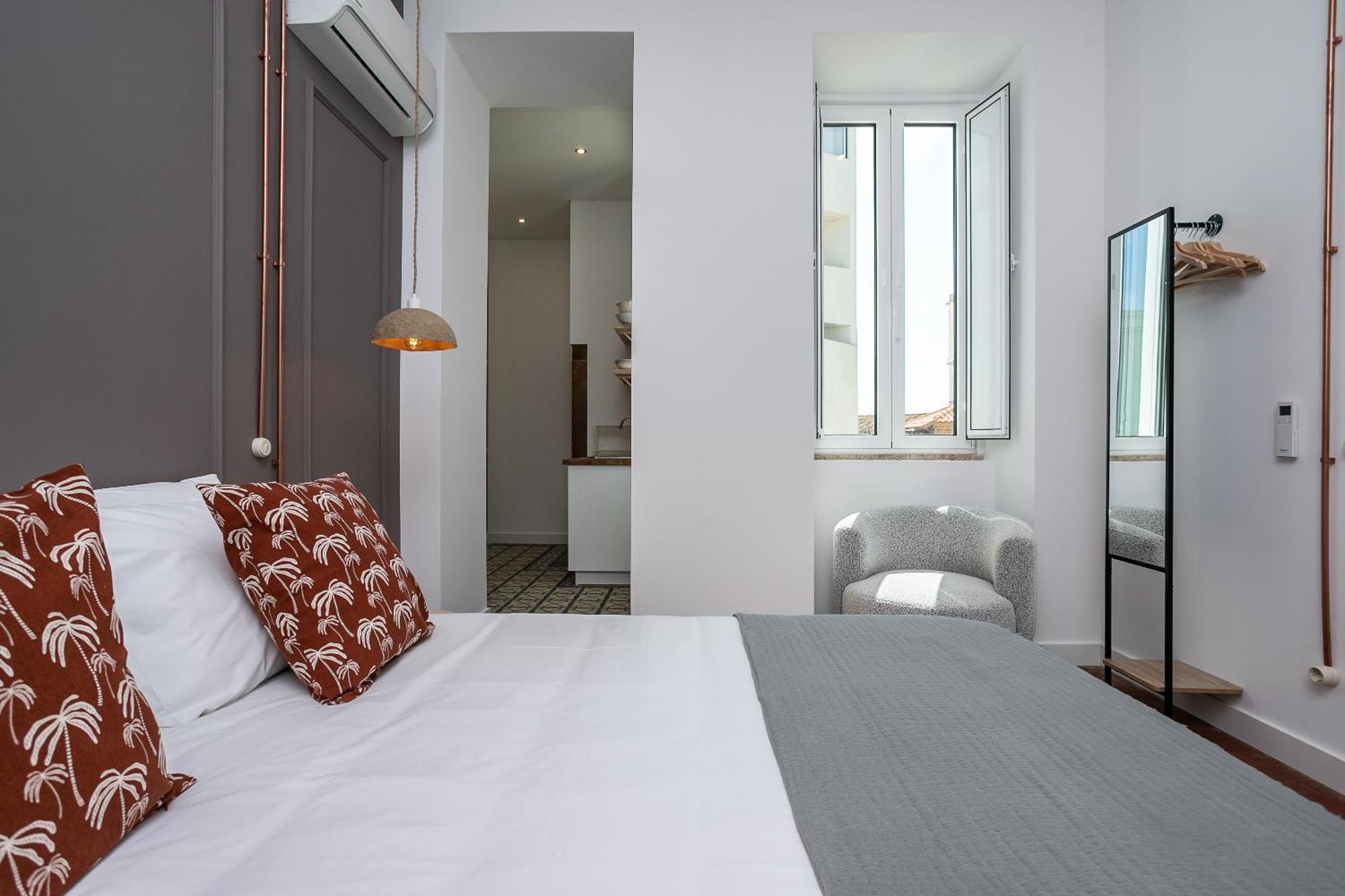 Dona Simone Boutique Suites & Studios - By @ Rita'S Place Faro Bagian luar foto